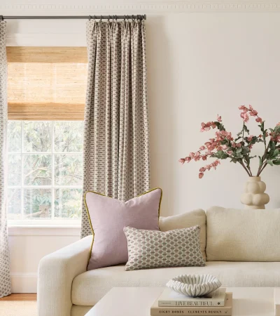 WhiteCouch_23515711-2447-49cc-ab59-cd2b3576fd5a